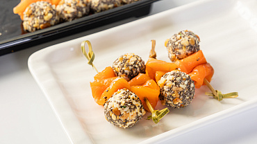 Канапе с лососем и творожным сыром, 14 шт