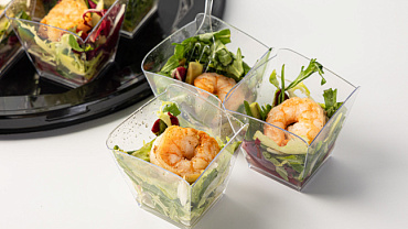 Салат «Руккола с креветкой и авокадо» в стаканчиках, 9 шт
