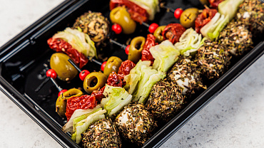 Канапе с моцареллой и вялеными томатами, 9 шт