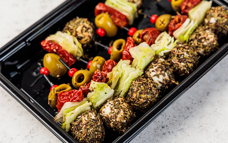 Канапе с моцареллой и вялеными томатами, 9 шт