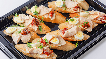 Брускетта цезарь с индейкой, 10 шт