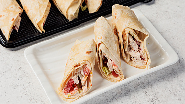 Ролл с креветкой  12шт