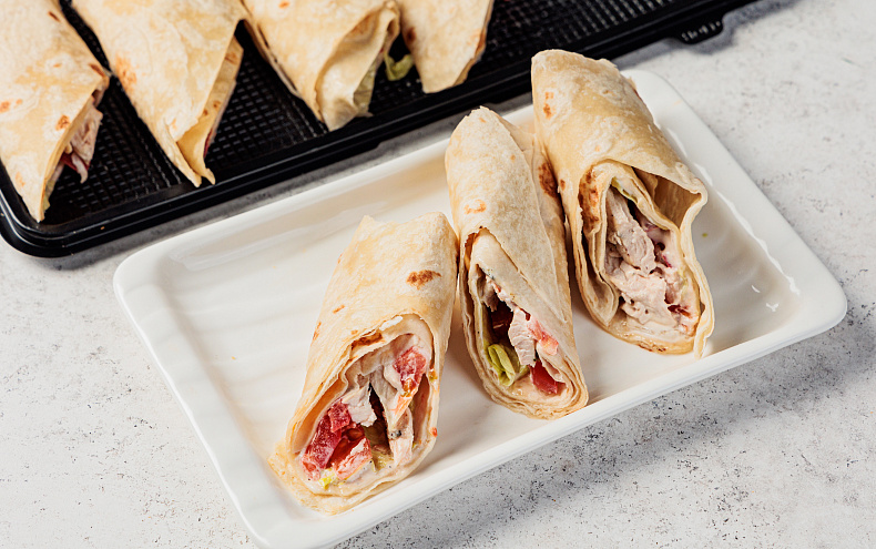 Ролл с креветкой  12шт