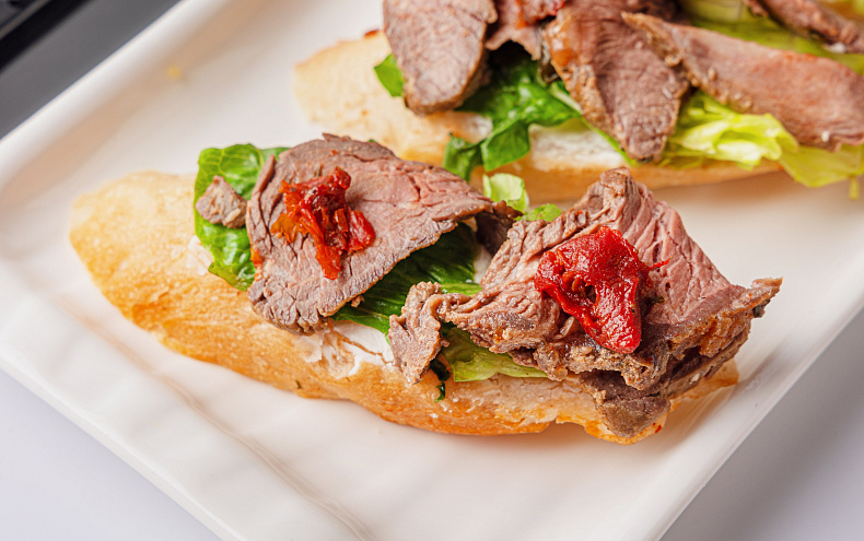 Брускетта с ростбифом, 10 шт