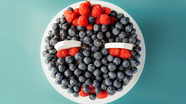 Торт «Ягодный котик»