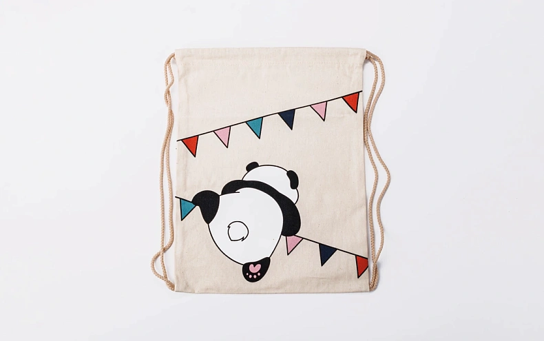 Сумка большая «Панда на флажках» беж шнур
