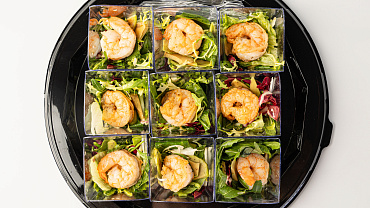 Салат «Руккола с креветкой и авокадо» в стаканчиках, 9 шт