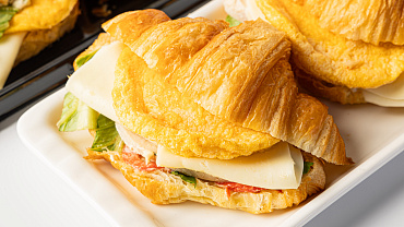 Круассан с курицей и яйцом, 6 шт