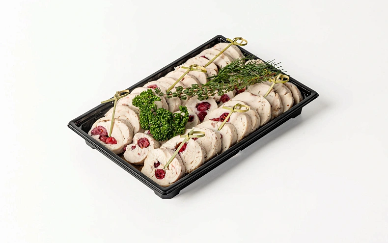 Рулет с курицей и клюквой