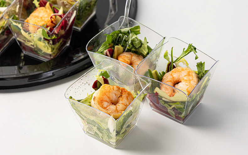 Салат «Руккола с креветкой и авокадо» в стаканчиках, 9 шт