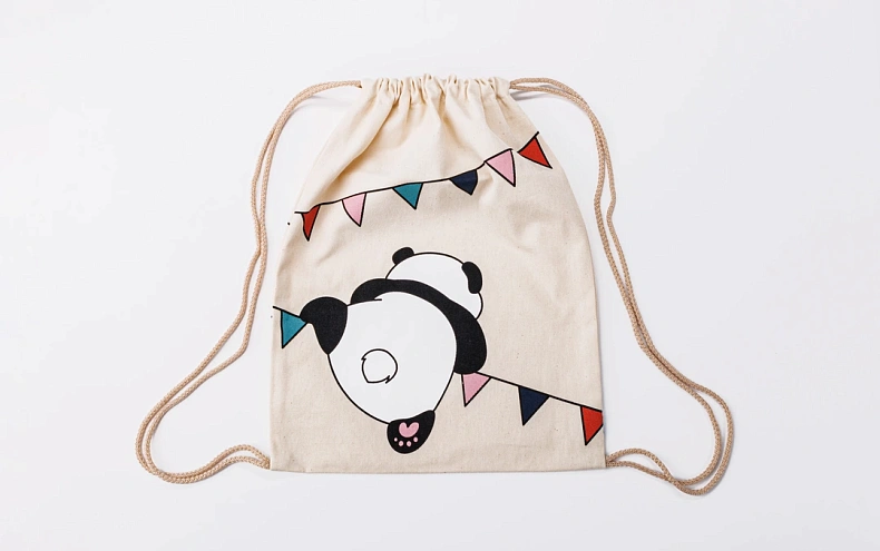 Сумка большая «Панда на флажках» беж шнур