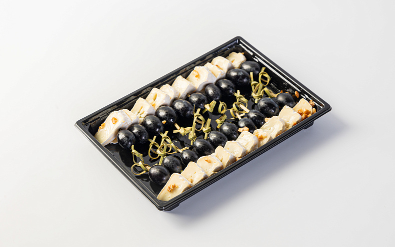 Канапе с виноградом и сыром камамбер, 20 шт