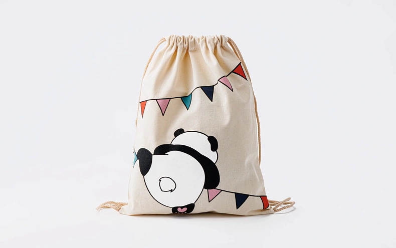 Сумка большая «Панда на флажках» беж шнур