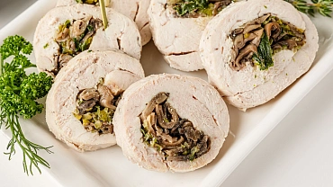Рулет с курицей и грибами