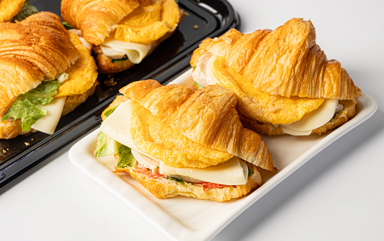 Круассан с курицей и яйцом, 6 шт