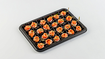 Мини-брускетты с лососем слабосолёным и сырным кремом, 24 шт