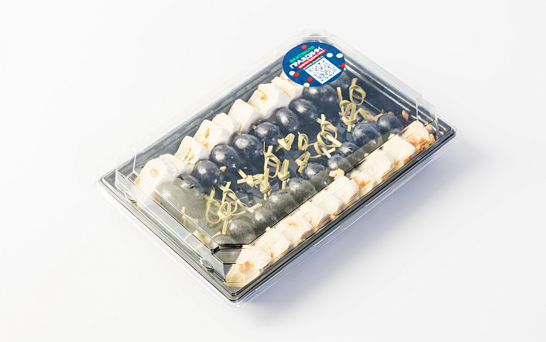 Канапе с виноградом и сыром камамбер, 20 шт