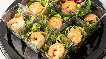 Салат «Руккола с креветкой и авокадо» в стаканчиках, 9 шт