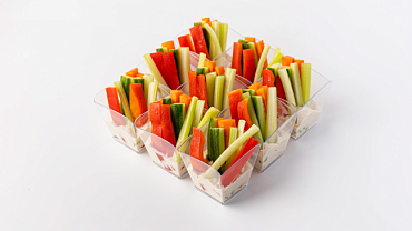 Овощные стики с соусом «Цезарь» в фуршетных стаканчиках, 9 шт