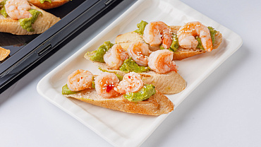 Брускетта с креветками и гуакомоле, 10 шт