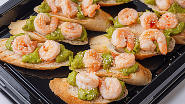 Брускетта с креветками и гуакомоле, 10 шт