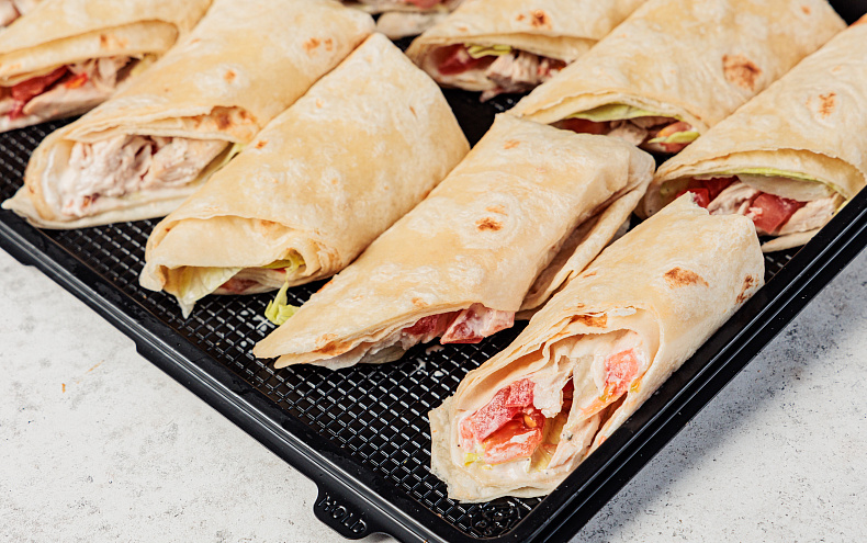 Ролл с креветкой  12шт