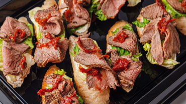 Брускетта с ростбифом, 10 шт